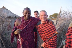 Tanzania_1ed_viaje_en_grupo_aletasenlamochila_cascada_Maasai_3