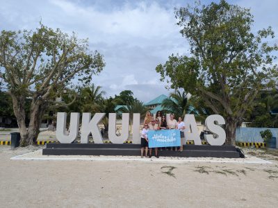 Maldivas_viaje_en_grupo_aletas_en_la_mochila_03