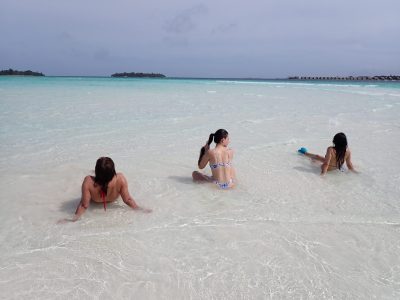 Maldivas_viaje_en_grupo_aletas_en_la_mochila_05