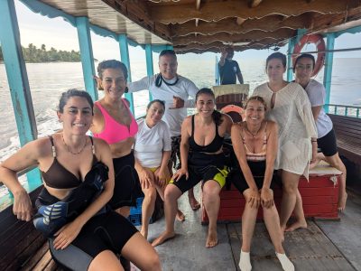 Maldivas_viaje_en_grupo_aletas_en_la_mochila_10